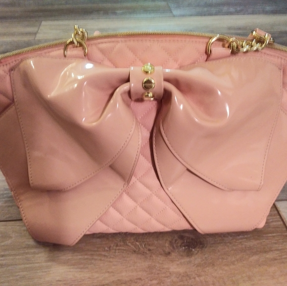 Betsey Johnson Handbags - Betsey Johnson bow detail pink bag